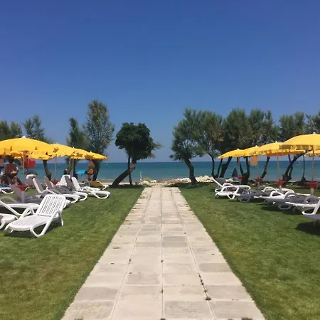 Cozy Holiday In Cologna Spiaggia With Swimming Pool